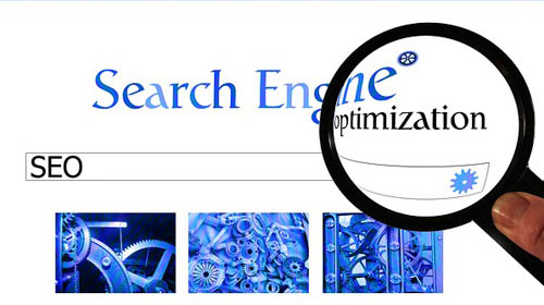 Immagine simbolica della SEO. Search Engine Optimization rappresentata da una lente di ingrandimento che simula l'accuratezza di una ricerca su internet.